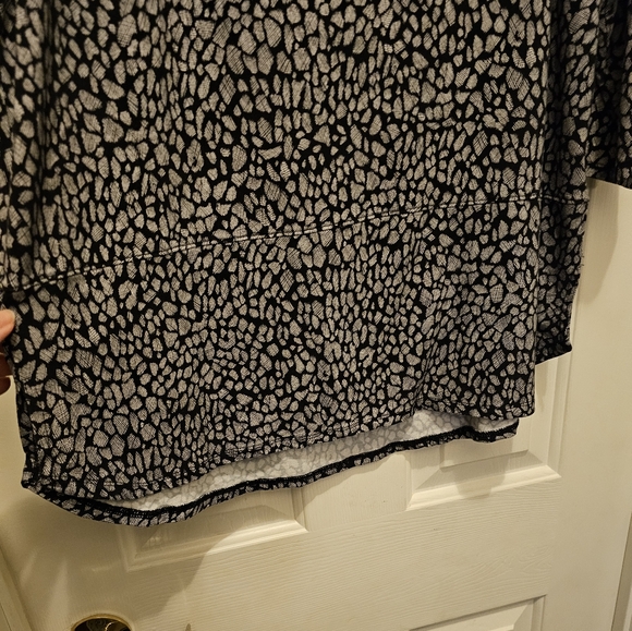 EUC Liz Claiborne Studio 3/4 Length Sleeved Blouse - L - Picture 4 of 5